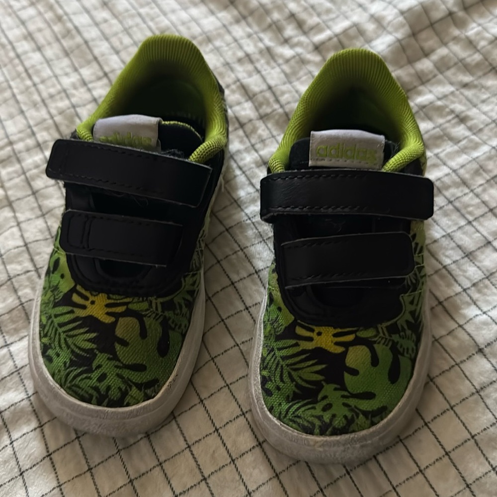 ADIDAS SNEAKERS